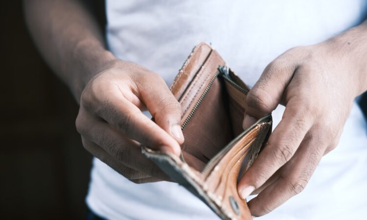 Hoe kun je uit de schulden komen en een financieel veilig leven leiden